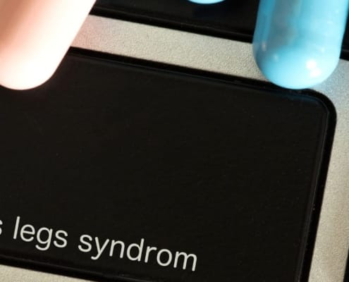 Tastatur mit RESTLESS LEG SYNDROME auf einer der schwarzen Tasten