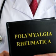 Ein Arzt mit einer PMR-Akte
